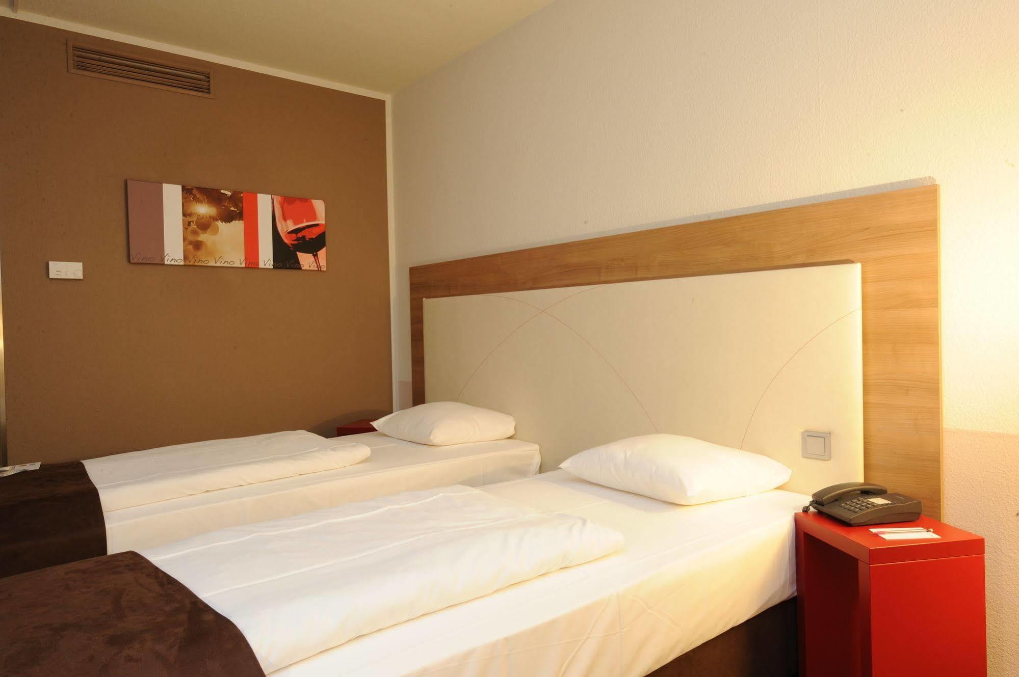 Hotel Mercure Airport Messe 4*